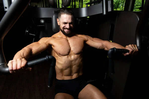 Bonito Desportivo Cara Poder Masculino Homem Muscular Ginásio Haltere Flexionando — Fotografia de Stock