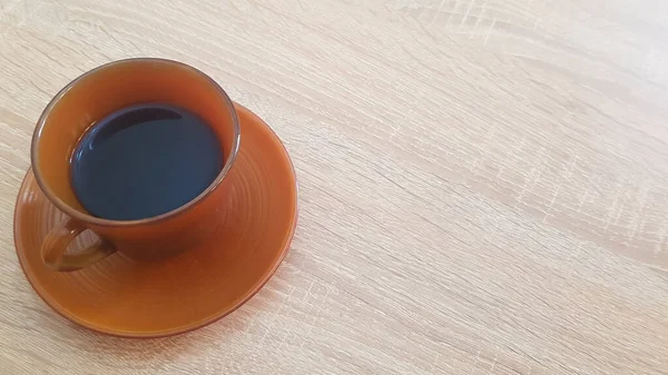 Tahta Masada Bir Fincan Kahve — Stok fotoğraf