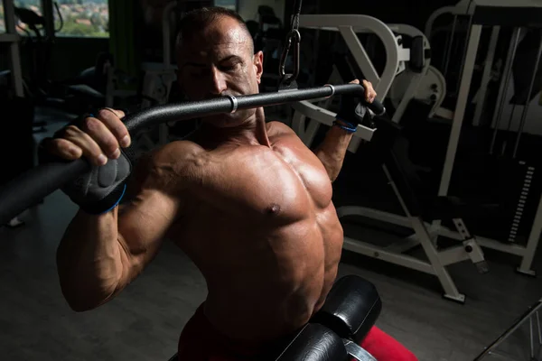 Magnifique Sportif Mâle Puissance Homme Musclé Dans Salle Gym Haltère — Photo