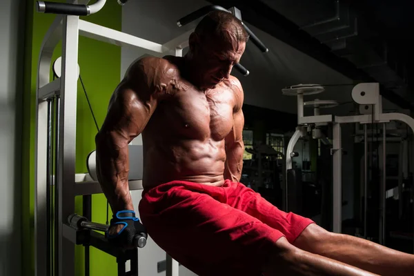 Vacker Sportig Kille Manlig Makt Muskulös Man Gymmet Hantel Böjande — Stockfoto