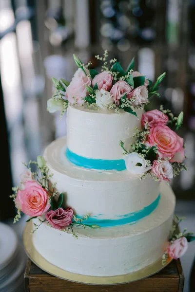 beautiful wedding cake with flowers