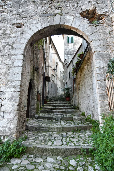クロアチアのコトール市にある古い石造りの階段 — ストック写真