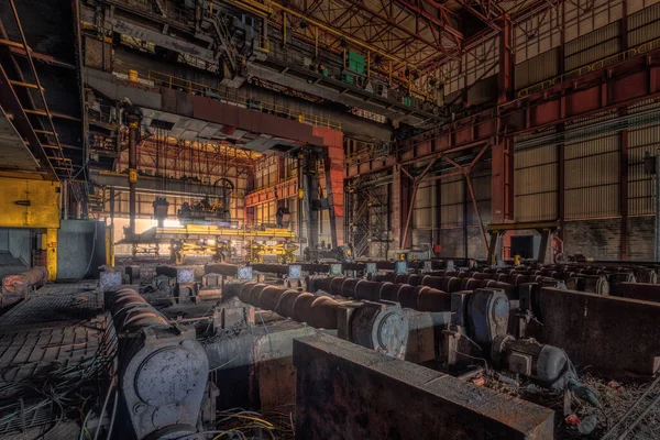 Alte Rostige Metallfabrik — Stockfoto