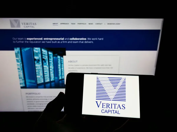 Hand Holding Smartphone Front Screen Symbol Web Site Veritas Company — Stock Photo, Image