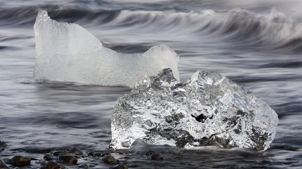 Banchi Ghiaccio Sulla Riva Del Mare — Foto Stock