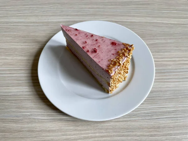 Stück Kuchen Auf Einem Weißen Teller — Stockfoto