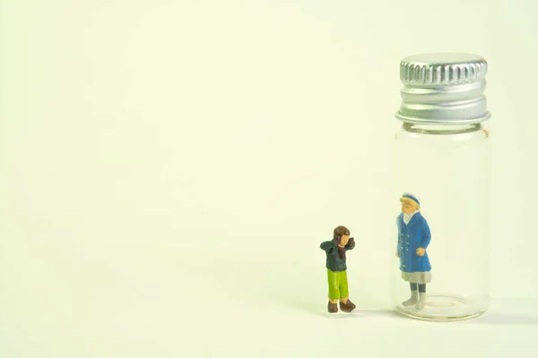 Miniatűr Emberek Férfi Játékkal Közelről — Stock Fotó