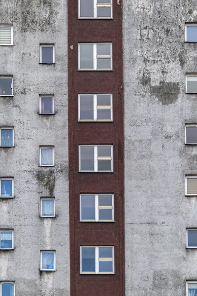 Modern Lägenhetsbyggnad Med Fönster Och Balkonger — Stockfoto
