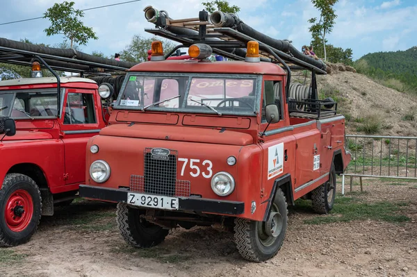 Velho Caminhão Bombeiros Vermelho Floresta — Fotografia de Stock