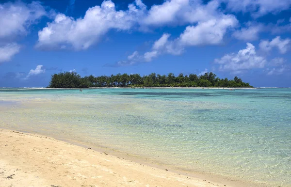 Bella Spiaggia Tropicale Con Cielo Blu — Foto Stock