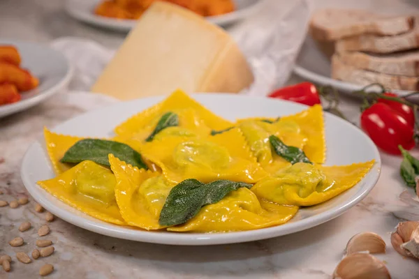 Ravioli Fatti Casa Con Formaggio — Foto Stock