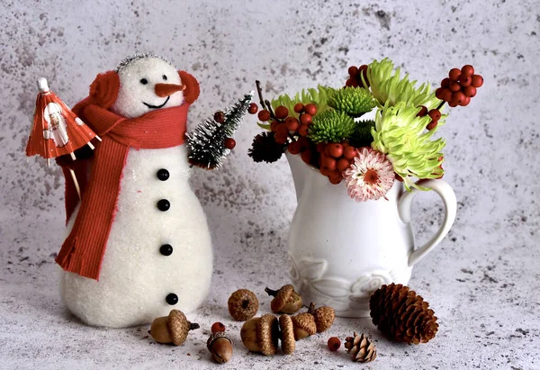 Decoración Navidad Con Muñeco Nieve Bayas —  Fotos de Stock