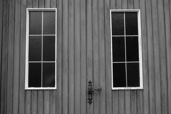 Casa Madeira Velha Com Janelas — Fotografia de Stock