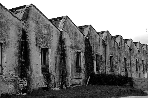 Stary Opuszczony Dom Mieście — Zdjęcie stockowe