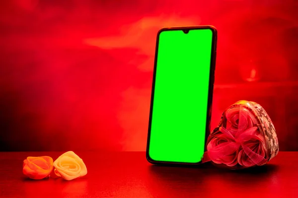 Smartphone Con Rose Rosse — Foto Stock