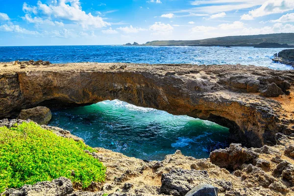 Hermosa Playa Con Rocas Cielo Azul — Foto de Stock