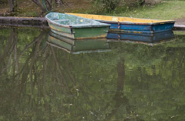 Altes Holzboot Fluss — Stockfoto