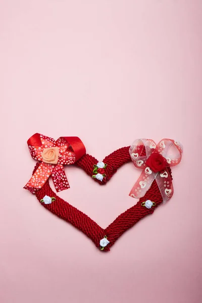Коробка Подарка Форме Сердца Розовом Фоне — стоковое фото