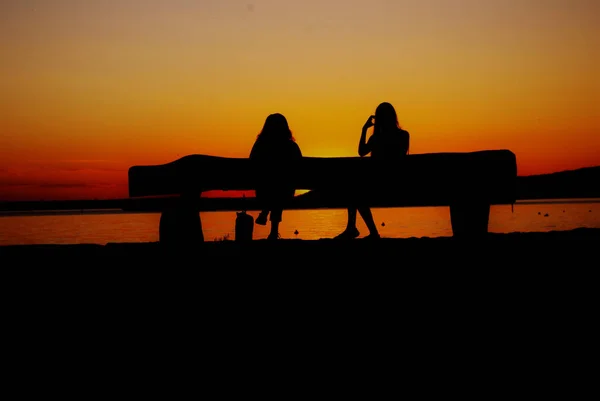 Paar Strand Bei Sonnenuntergang — Stockfoto