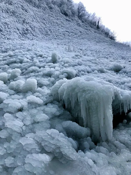 雪の中の氷 — ストック写真