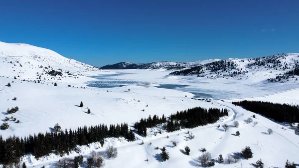 美丽的雪山风景 — 图库照片