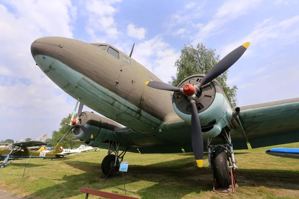 Alte Militärflugzeuge Himmel — Stockfoto