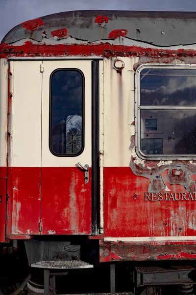 Velha Locomotiva Vapor Vermelha Branca — Fotografia de Stock