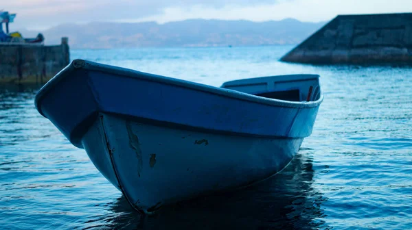 Velho Barco Madeira Mar — Fotografia de Stock