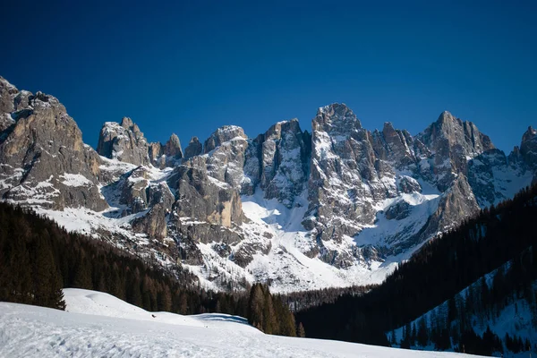 Bela Paisagem Com Neve Montanhas — Fotografia de Stock