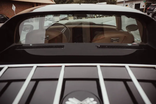 Interior Del Coche Con Rojo Blanco —  Fotos de Stock