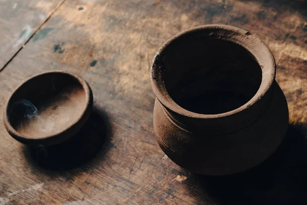 Старый Деревянный Стол Миской Чашкой Кофе — стоковое фото