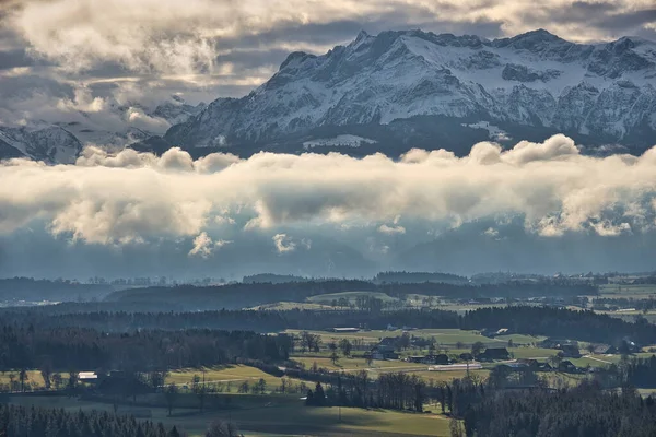 Hermoso Paisaje Con Montañas Nubes — Foto de Stock