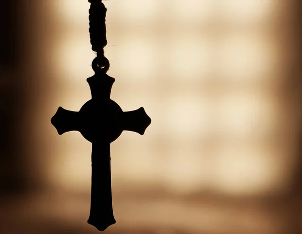 Христианский Крест Фоне Церкви — стоковое фото
