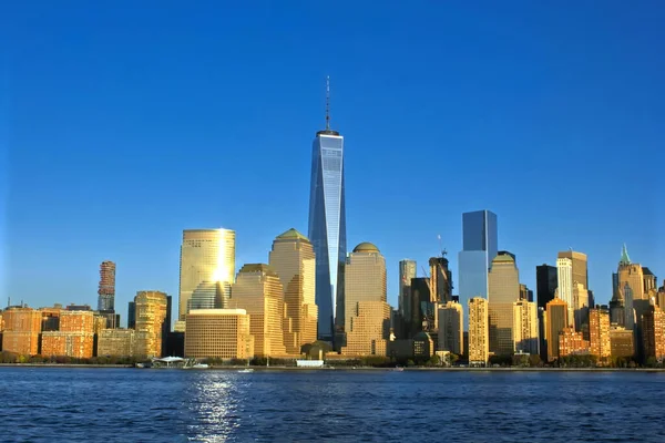 Nowy Jork Wieżowcami Rzeką — Zdjęcie stockowe