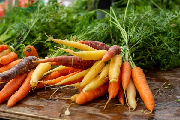 Fresh Carrots Green Leaves Wooden Background — Stock Photo, Image