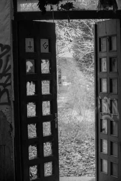 Чорно Біле Фото Дерев Яних Дверей — стокове фото