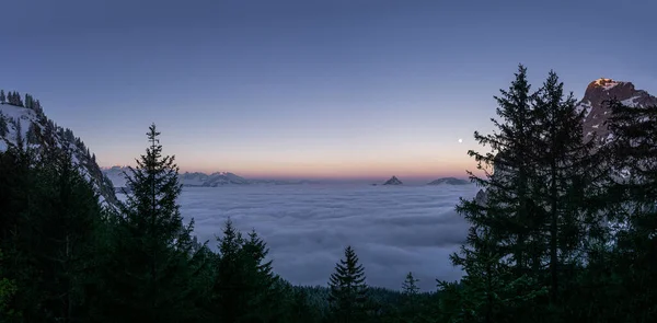 美丽的风景 多山多雪 — 图库照片