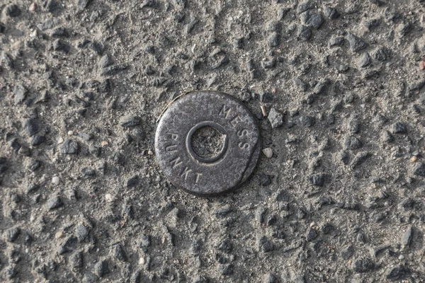 一只蜗牛在石头上的特写镜头 — 图库照片