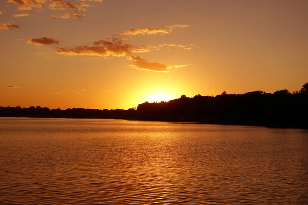 Belo Pôr Sol Sobre Lago — Fotografia de Stock