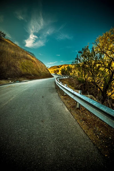 Dağlarda Yol — Stok fotoğraf