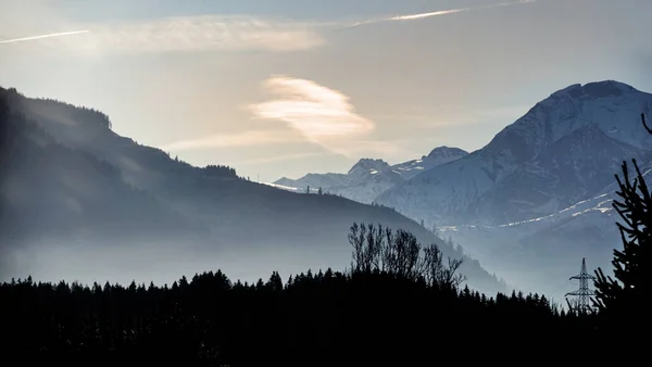 Schöne Landschaft Mit Bergen Und Wolken — Stockfoto