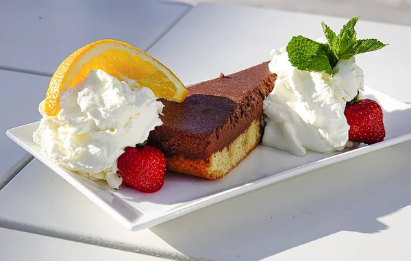 Мороженое Шоколадом Клубникой — стоковое фото