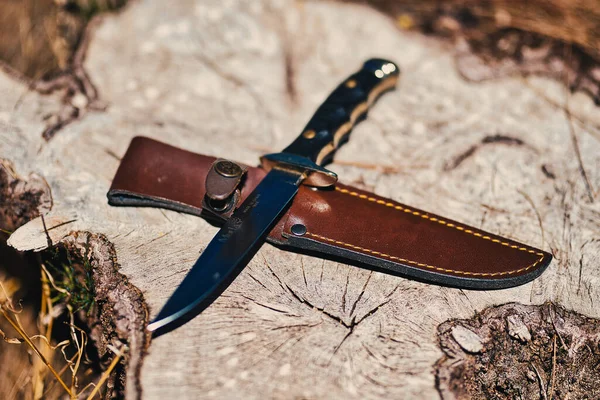 Coltello Caccia Sullo Sfondo Legno — Foto Stock