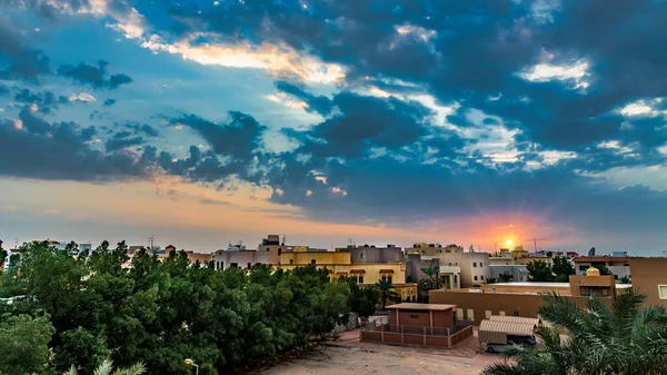 Pôr Sol Sobre Cidade Mediterrânica — Fotografia de Stock