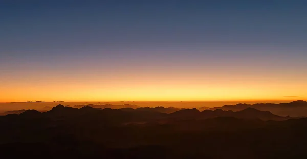 Schöner Sonnenuntergang Über Dem Berg — Stockfoto
