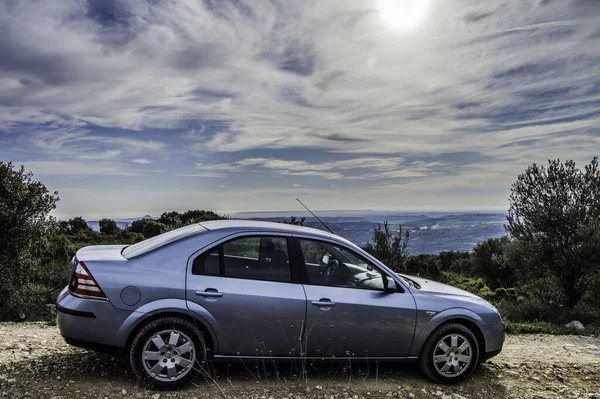 Carro Ford Moderno Rua — Fotografia de Stock