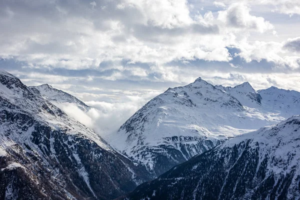 Prachtig Berglandschap Met Sneeuw — Stockfoto