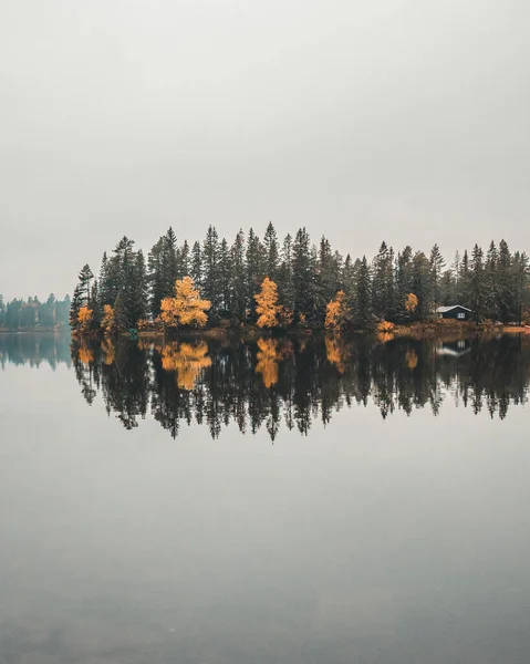 Bela Paisagem Outono Com Árvores Lago — Fotografia de Stock