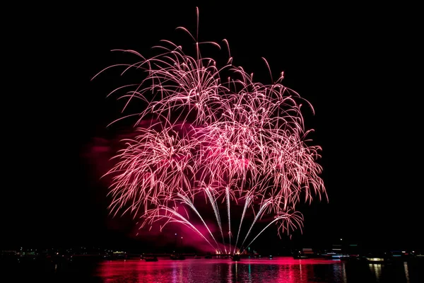 Schönes Buntes Feuerwerk Über Dem See — Stockfoto