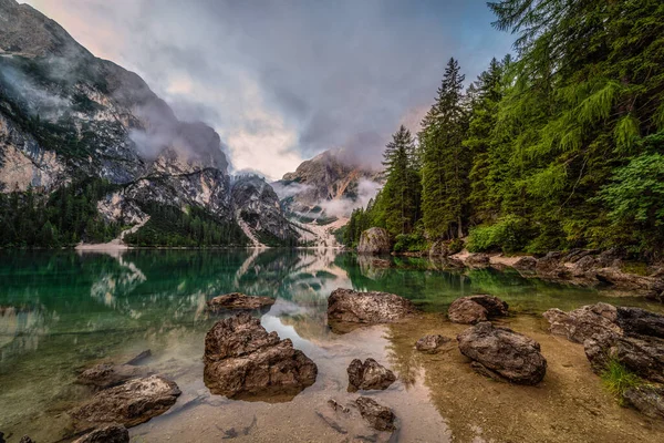 Красиве Озеро Горах Фоні Природи — стокове фото